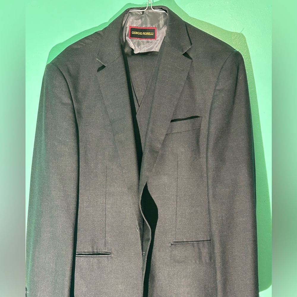 Giorgio Fiorelli Charcoal Gray Men's Suit 3 pc suit
